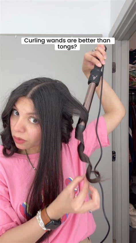 Voluminous waves with a curling wand